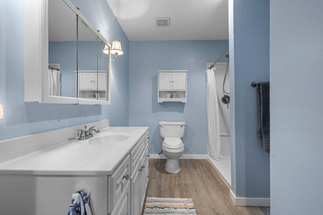 31789 Lakeway Drive NE, Cambridge, MN 55008