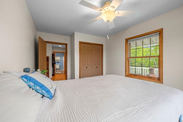 31789 Lakeway Drive NE, Cambridge, MN 55008