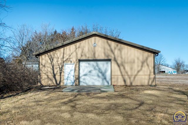 6220 NE Kincaid RD, Topeka, KS 66617