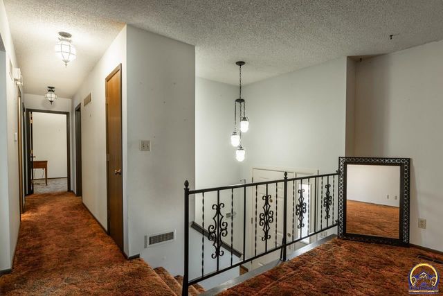 6220 NE Kincaid RD, Topeka, KS 66617