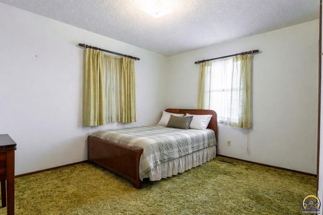 6220 NE Kincaid RD, Topeka, KS 66617