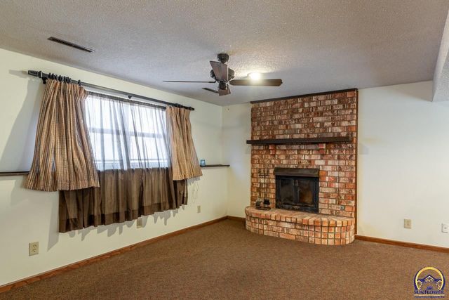 6220 NE Kincaid RD, Topeka, KS 66617