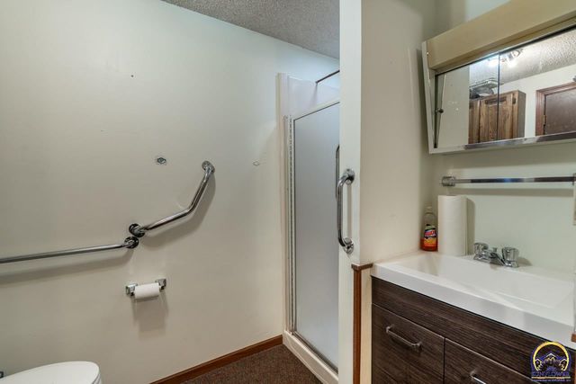 6220 NE Kincaid RD, Topeka, KS 66617