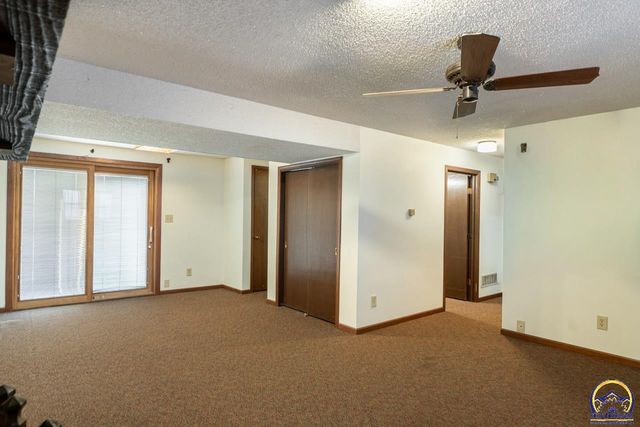 6220 NE Kincaid RD, Topeka, KS 66617