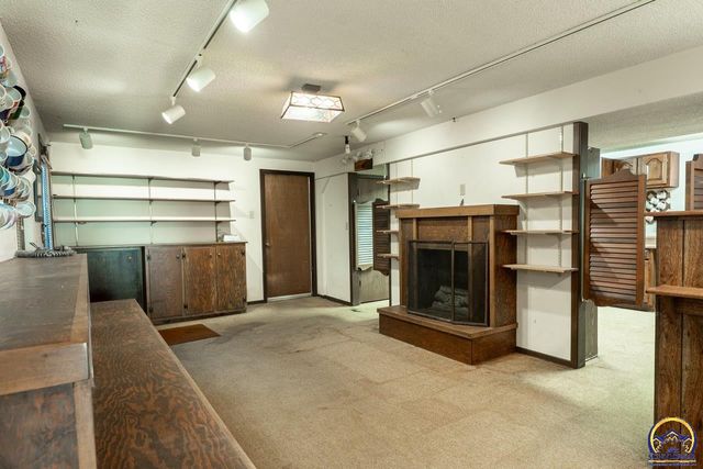 6220 NE Kincaid RD, Topeka, KS 66617