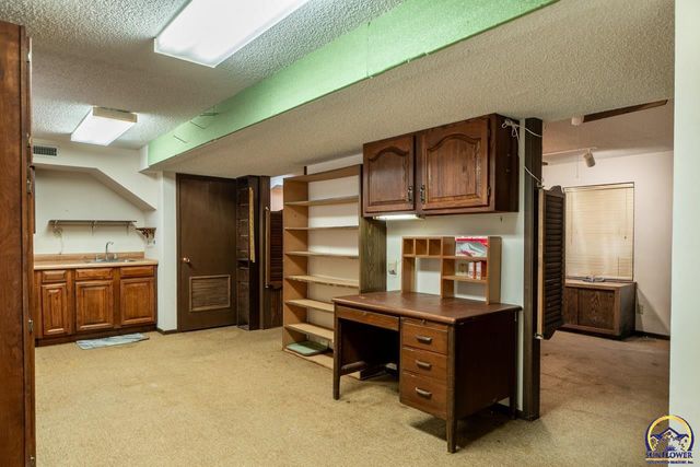 6220 NE Kincaid RD, Topeka, KS 66617