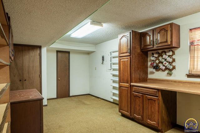 6220 NE Kincaid RD, Topeka, KS 66617