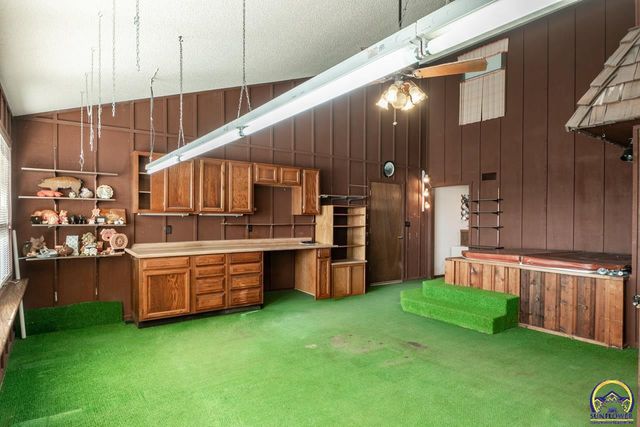 6220 NE Kincaid RD, Topeka, KS 66617