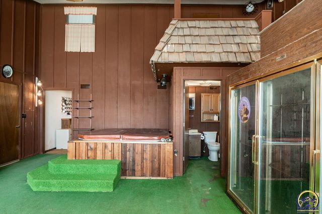 6220 NE Kincaid RD, Topeka, KS 66617