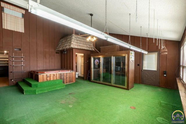 6220 NE Kincaid RD, Topeka, KS 66617