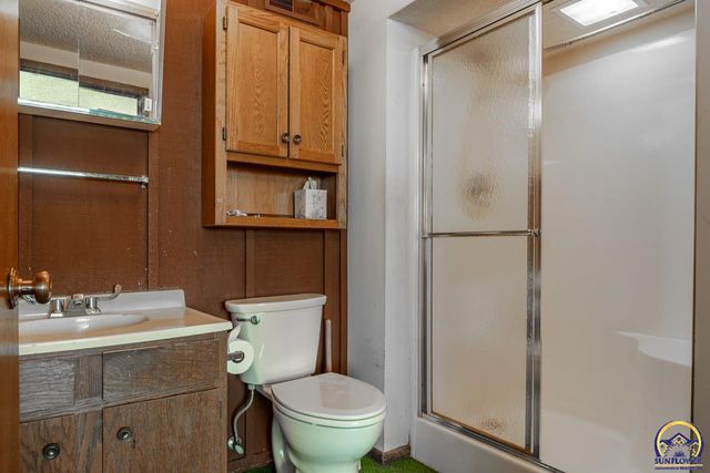 6220 NE Kincaid RD, Topeka, KS 66617