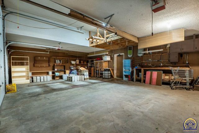 6220 NE Kincaid RD, Topeka, KS 66617