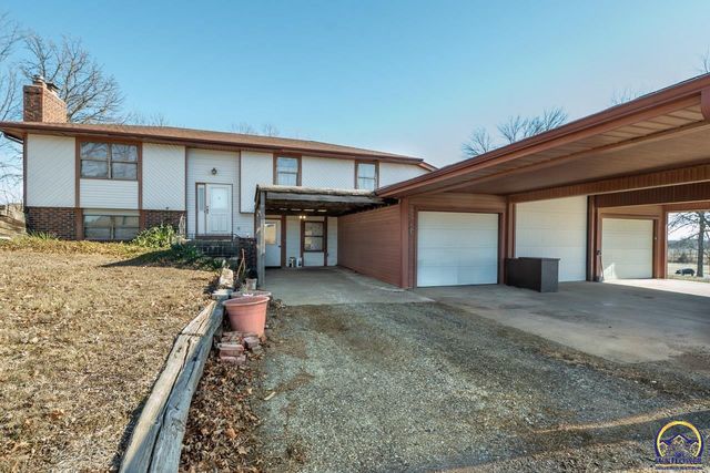 6220 NE Kincaid RD, Topeka, KS 66617