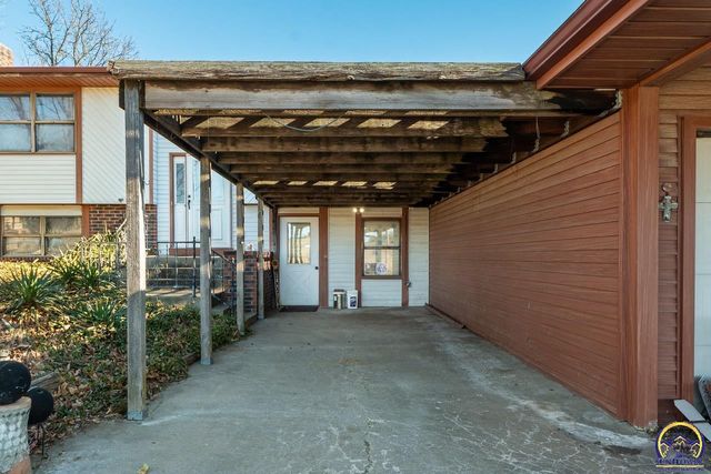 6220 NE Kincaid RD, Topeka, KS 66617