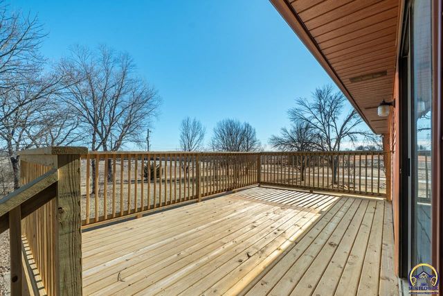 6220 NE Kincaid RD, Topeka, KS 66617