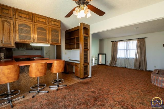 6220 NE Kincaid RD, Topeka, KS 66617