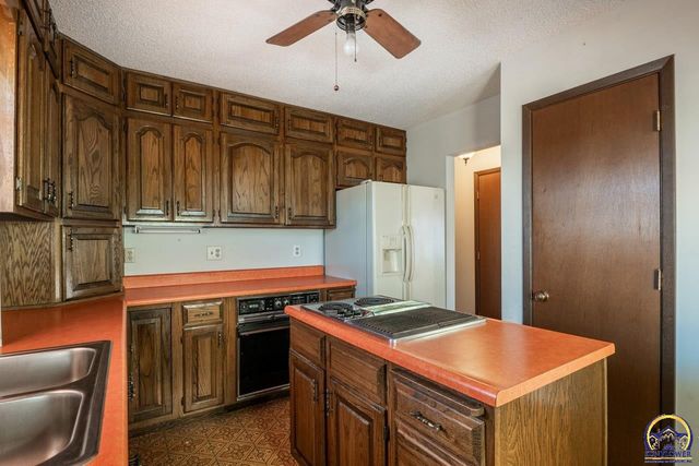 6220 NE Kincaid RD, Topeka, KS 66617