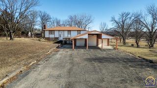 6220 NE Kincaid RD, Topeka, KS 66617