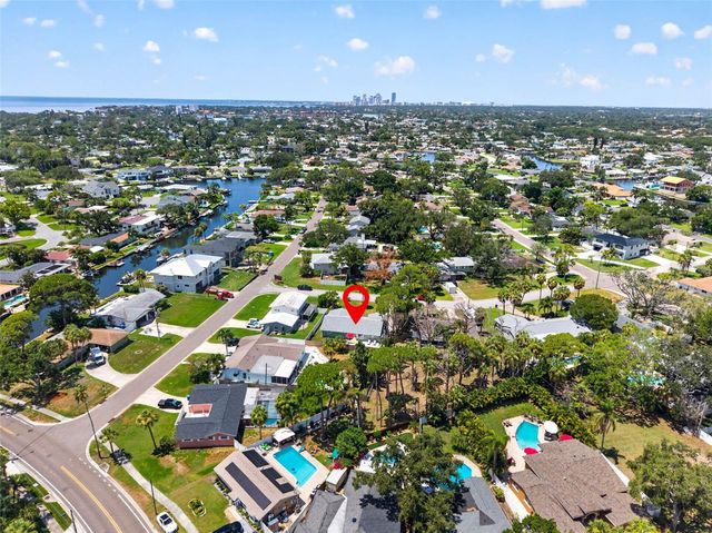 1667 N DAKOTA AVENUE NE, St Petersburg, FL 33703