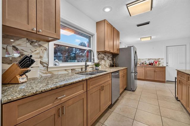 1667 N DAKOTA AVENUE NE, St Petersburg, FL 33703