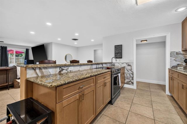 1667 N DAKOTA AVENUE NE, St Petersburg, FL 33703