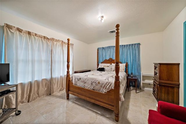 202 Avenue J, Conroe, TX 77301