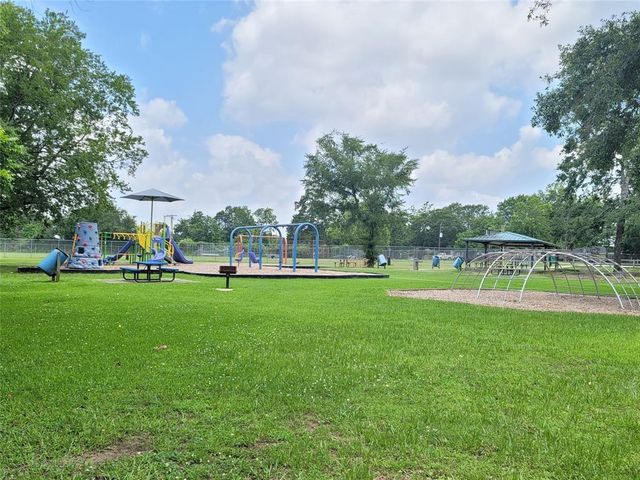 202 Avenue J, Conroe, TX 77301