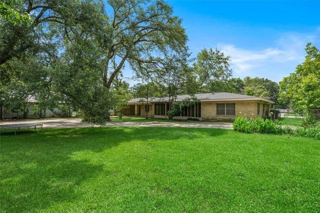 202 Avenue J, Conroe, TX 77301