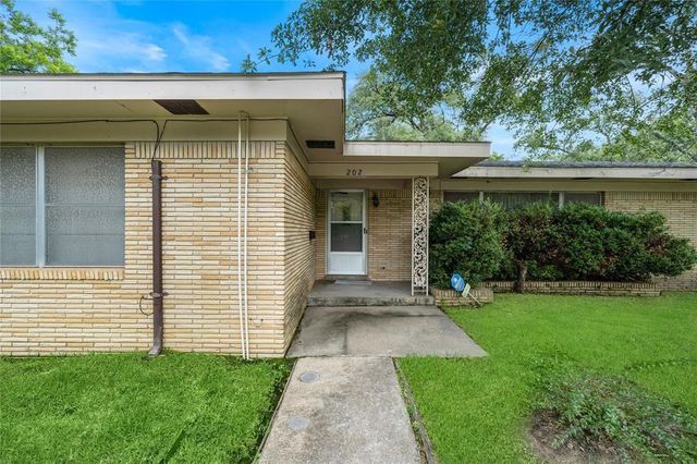 202 Avenue J, Conroe, TX 77301