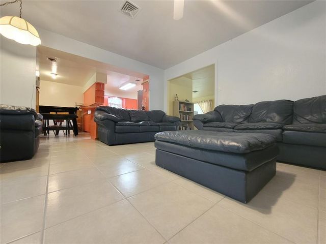 202 Avenue J, Conroe, TX 77301
