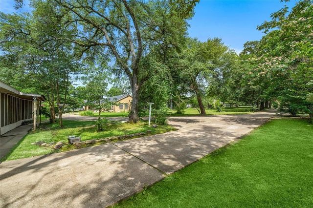 202 Avenue J, Conroe, TX 77301