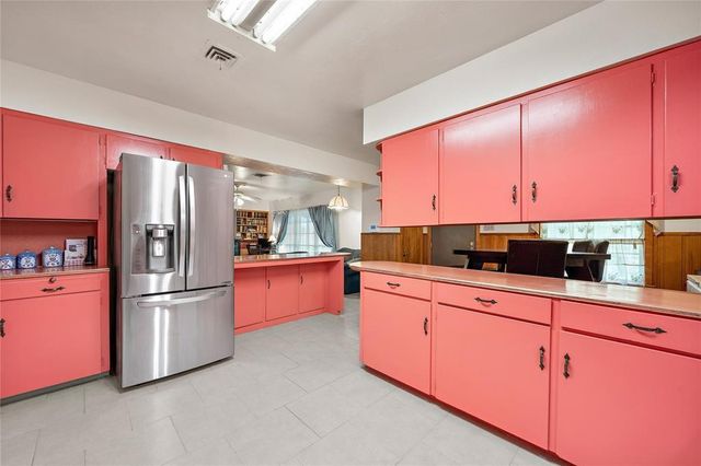 202 Avenue J, Conroe, TX 77301