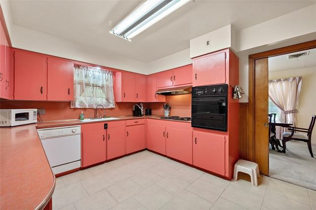 202 Avenue J, Conroe, TX 77301