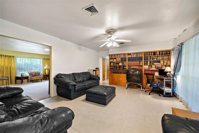 202 Avenue J, Conroe, TX 77301