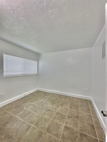 10 NW 77th St 2, Miami, FL 33150