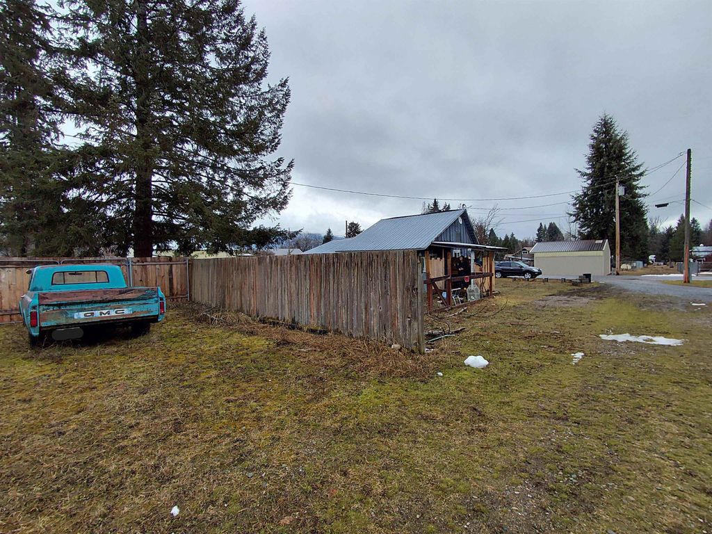 804 Houghton St, Ione, WA 99139 photo 2