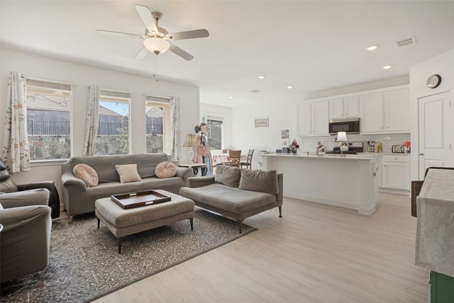 437 Ridge Drive, Justin, TX 76247