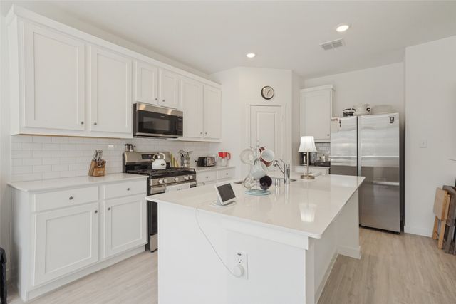 437 Ridge Drive, Justin, TX 76247