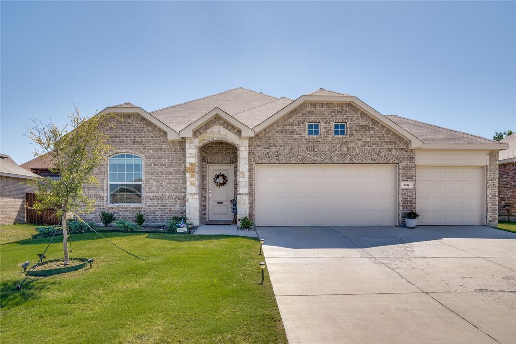 437 Ridge Drive, Justin, TX 76247