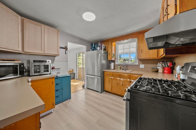 18 Thompson Ln, Lynn, MA 01904