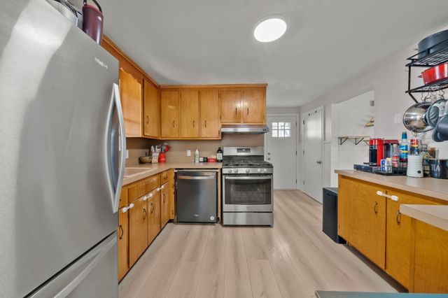 18 Thompson Ln, Lynn, MA 01904