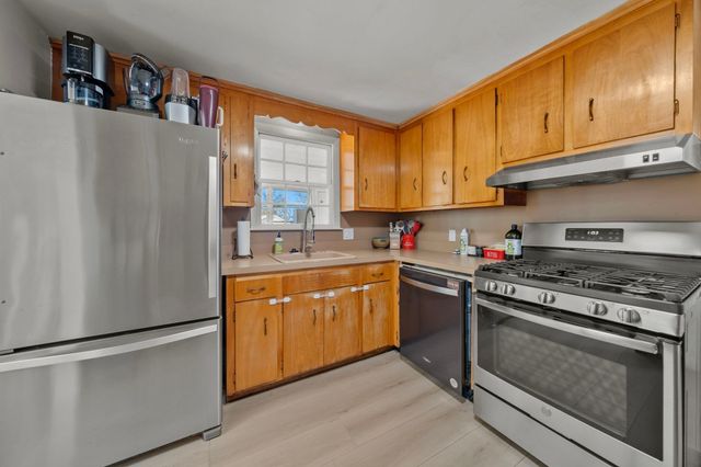 18 Thompson Ln, Lynn, MA 01904