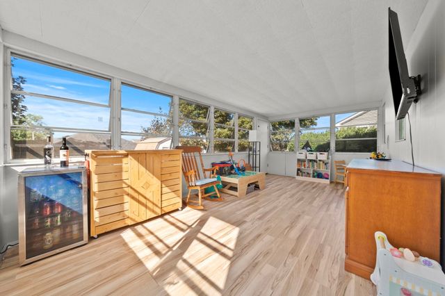 18 Thompson Ln, Lynn, MA 01904