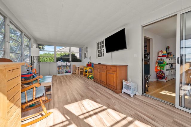 18 Thompson Ln, Lynn, MA 01904