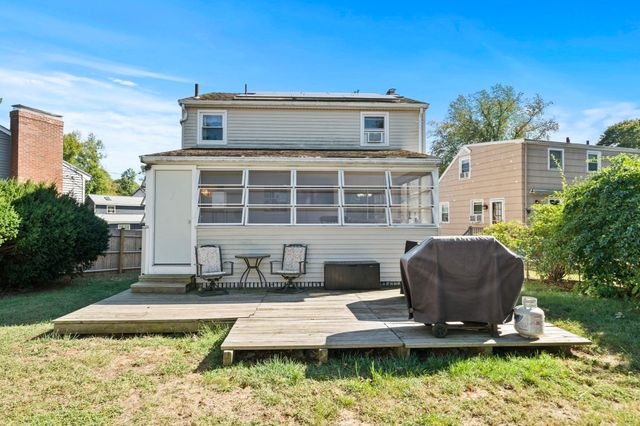 18 Thompson Ln, Lynn, MA 01904