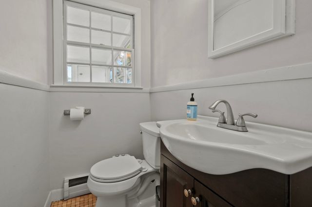 18 Thompson Ln, Lynn, MA 01904