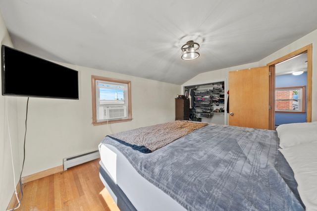 18 Thompson Ln, Lynn, MA 01904