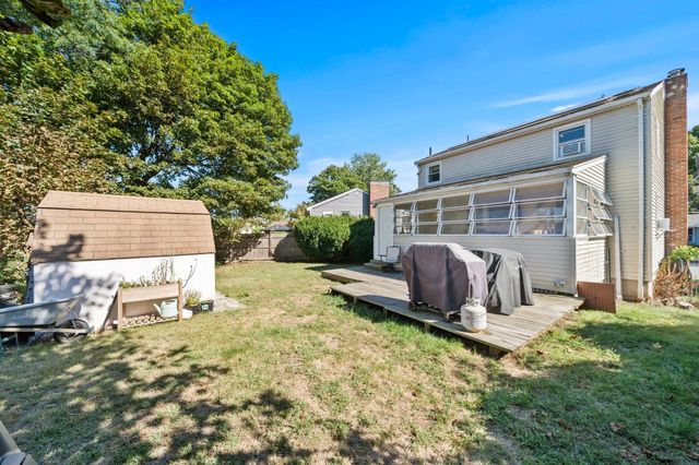 18 Thompson Ln, Lynn, MA 01904