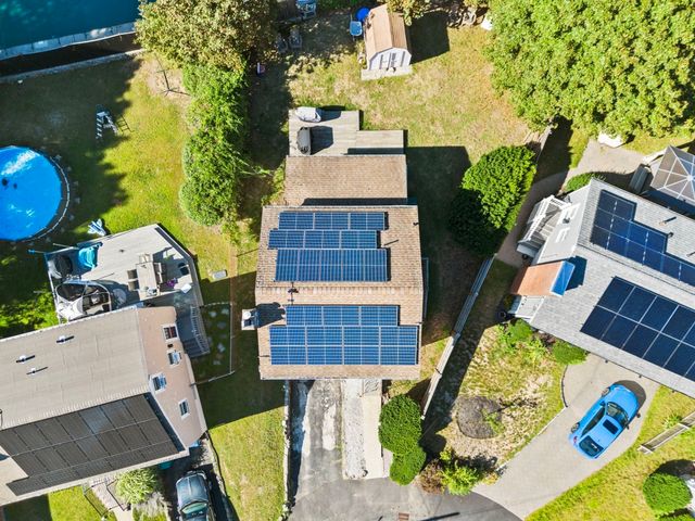 18 Thompson Ln, Lynn, MA 01904