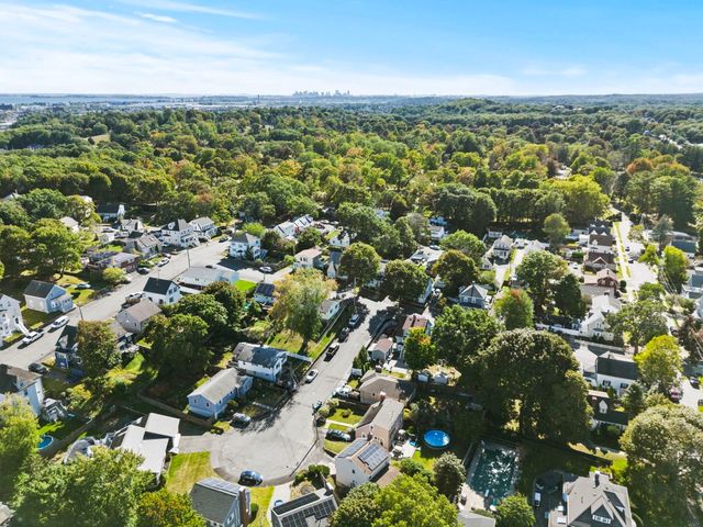 18 Thompson Ln, Lynn, MA 01904